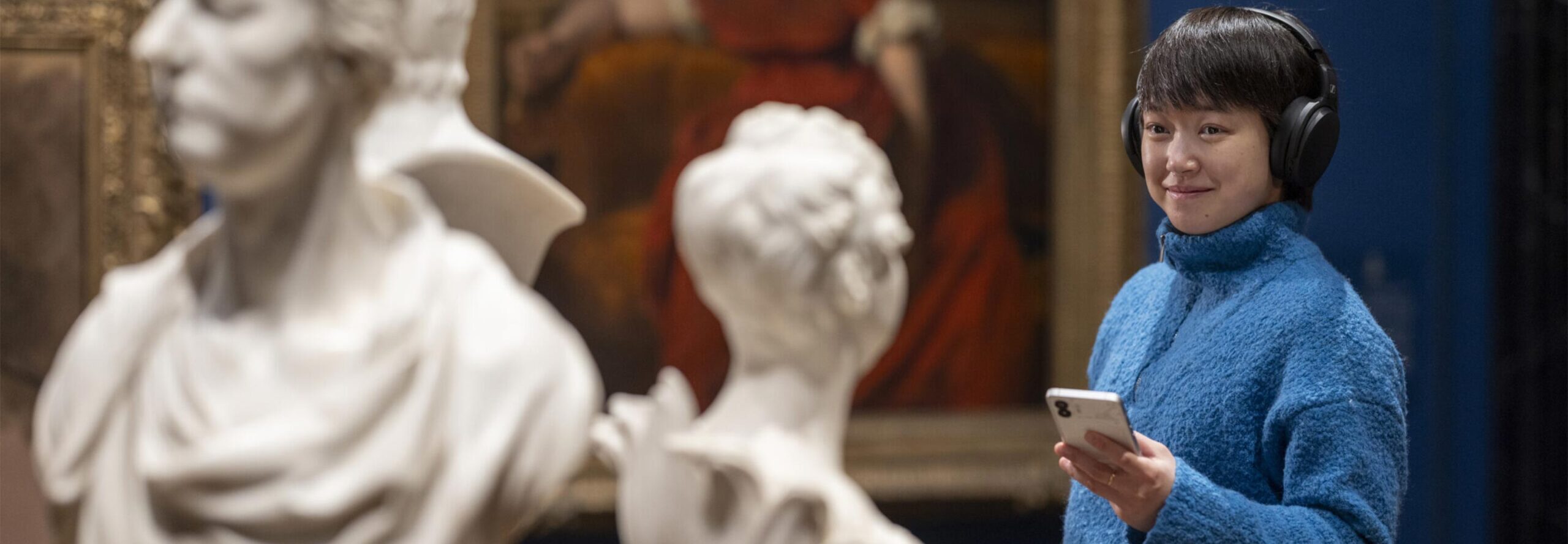 Bloomberg user looking at statue bust